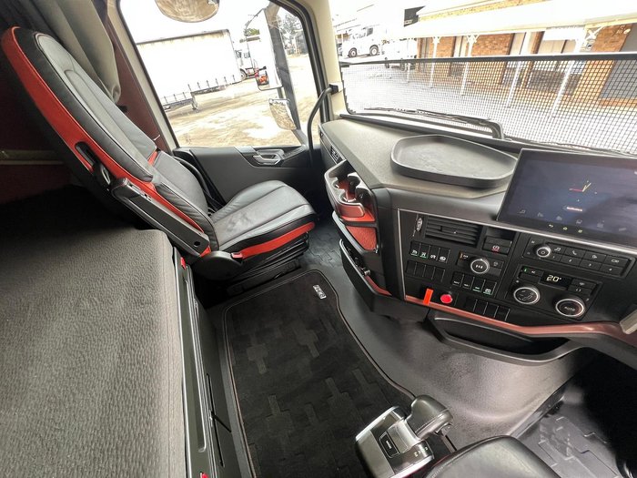 2022 Volvo Fh600 Globetrotter 131 Tonne Gcm. B DOUBLE/ROAD TRAIN