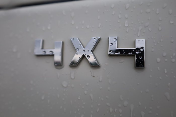 2022 Isuzu Nps75-155 4x4 Tray with Crane White