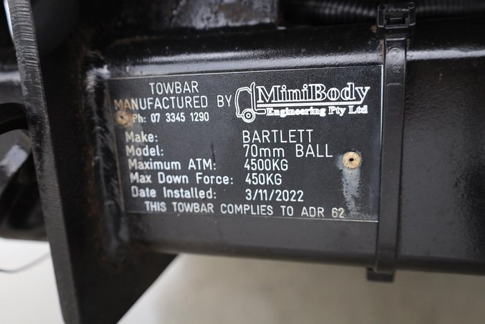 2022 Isuzu N Series NPS75-155 4X4 Dropside Tray with Crane White