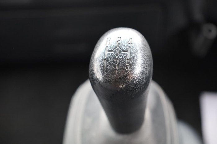 2022 Isuzu Nps75-155 4x4 Tray with Crane White