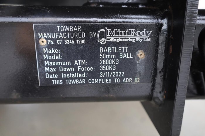 2022 Isuzu Nps75-155 4x4 Tray with Crane White