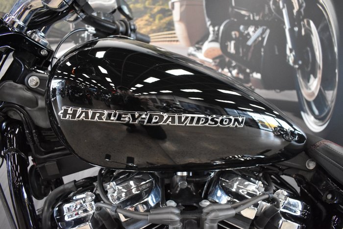2018 Harley-davidson FXBR BREAKOUT BLACK