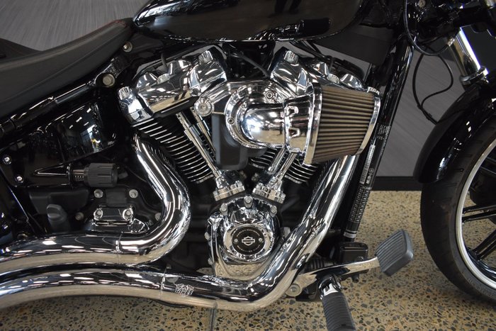 2018 Harley-davidson FXBR BREAKOUT BLACK