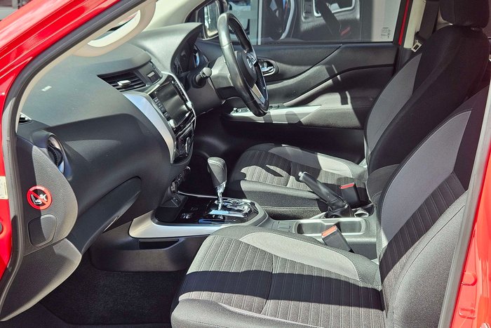 2021 Nissan Navara ST-X