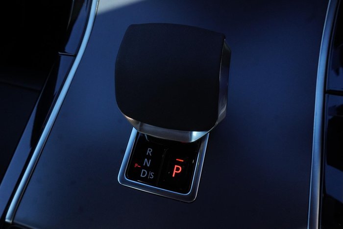 2024 Land Rover Range Rover Velar P250 Dynamic SE