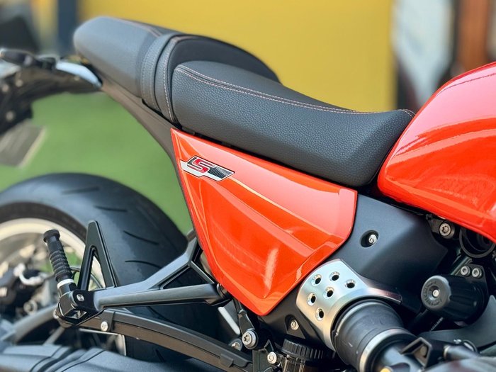 2025 BMW Motorrad R 12 S R 12 Orange