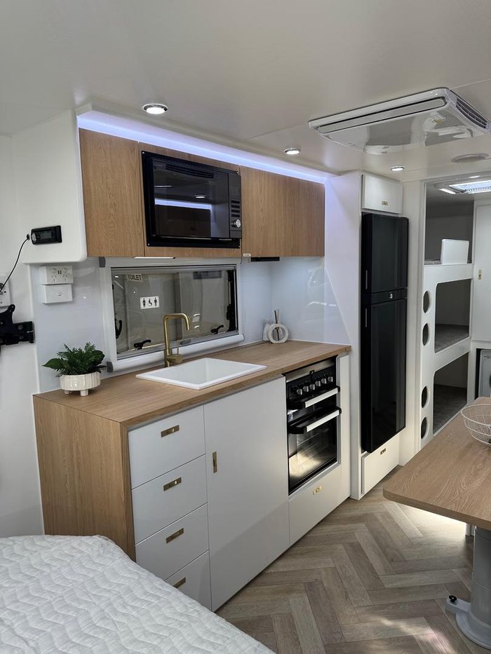 2025 Olympic Marathon 21' Family Van