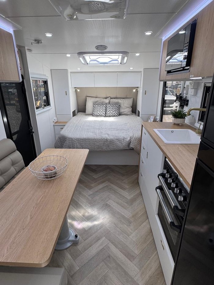 2025 Olympic Marathon 21' Family Van