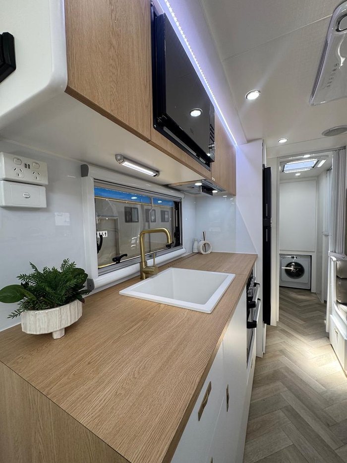 2025 Olympic Marathon 21' Family Van