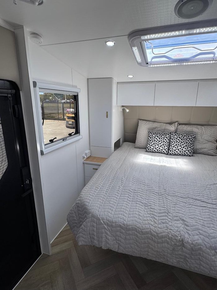 2025 Olympic Marathon 21' Family Van