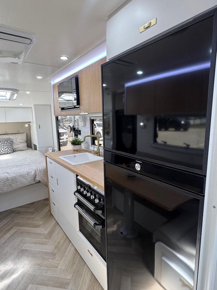 2025 Olympic Marathon 21' Family Van