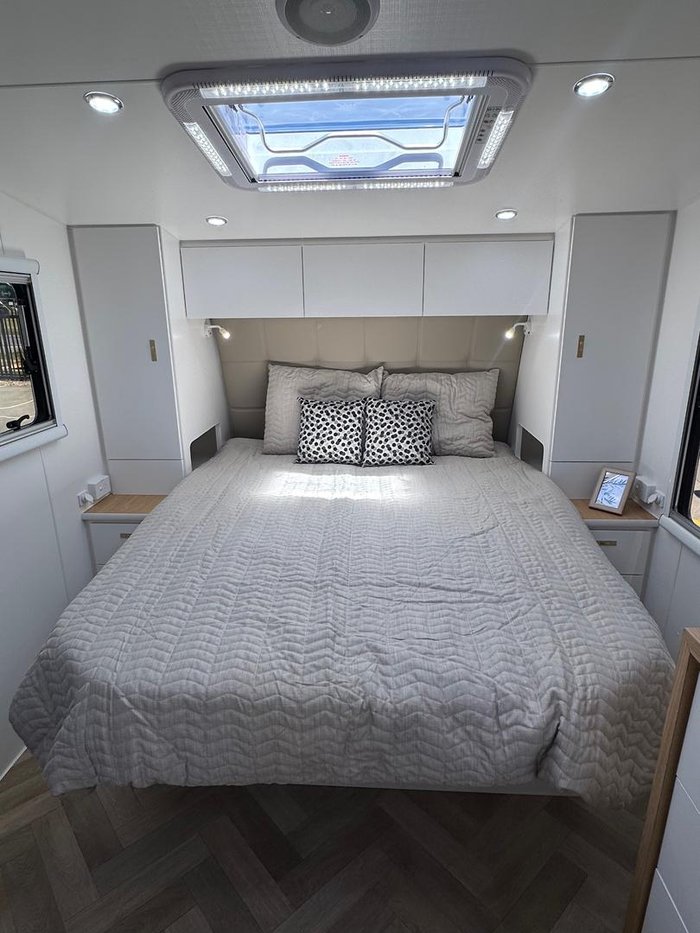 2025 Olympic Marathon 21' Family Van