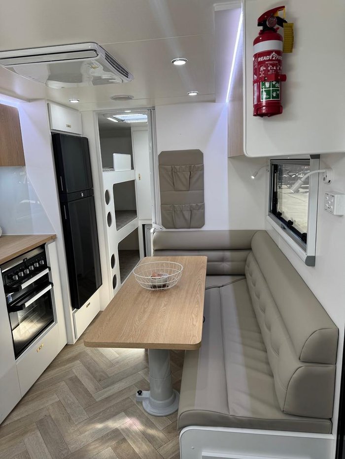 2025 Olympic Marathon 21' Family Van