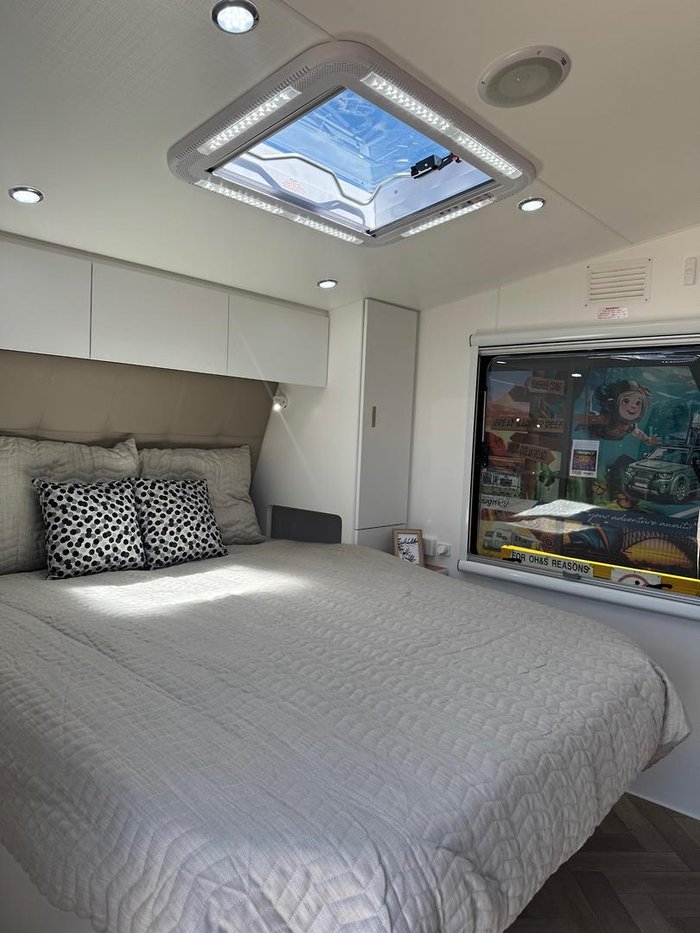 2025 Olympic Marathon 21' Family Van