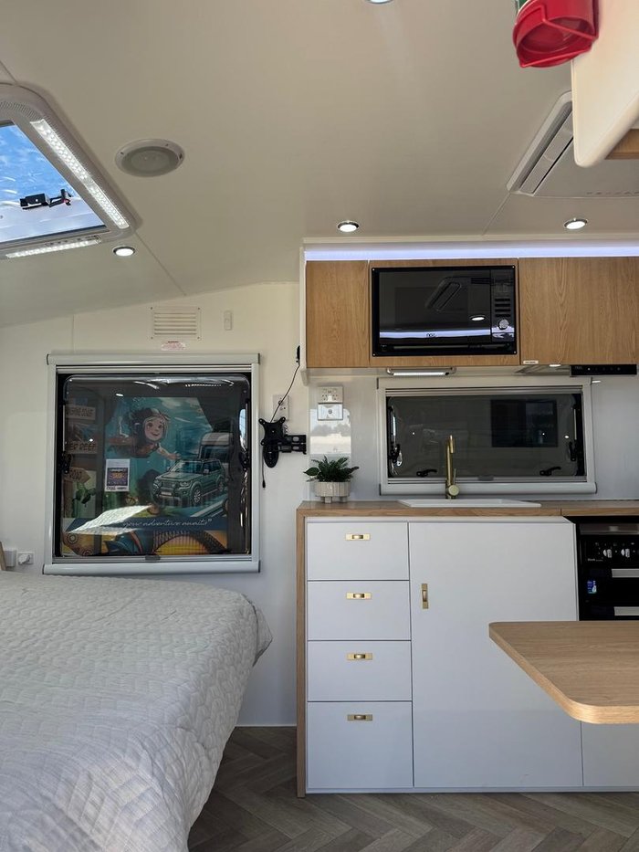 2025 Olympic Marathon 21' Family Van