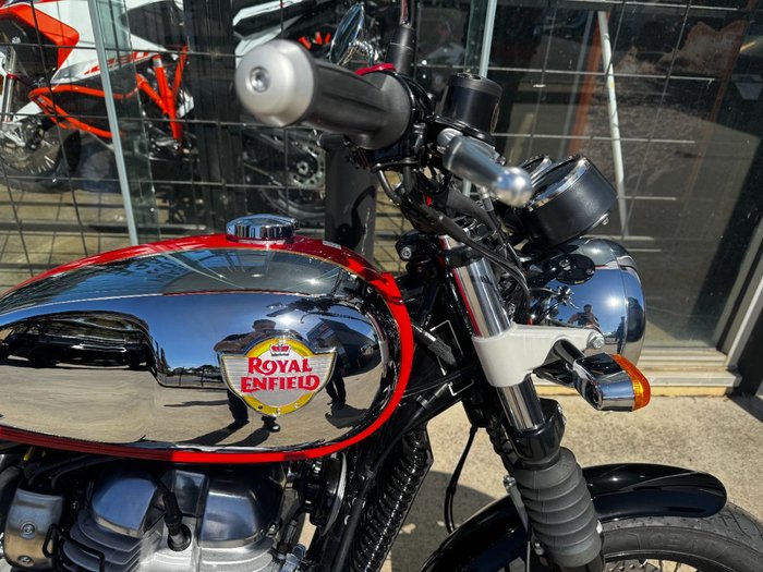 2025 Royal Enfield (see Also Enfiel INTERCEPTOR 650 E5 CLASSIC MARK 2