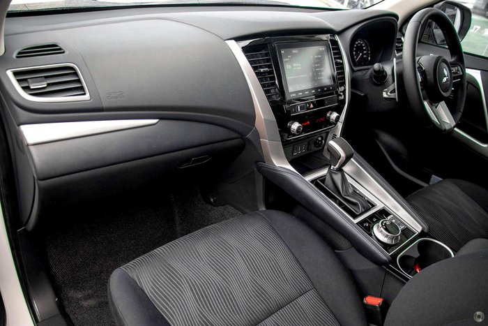 2025 Mitsubishi Pajero Sport GLX