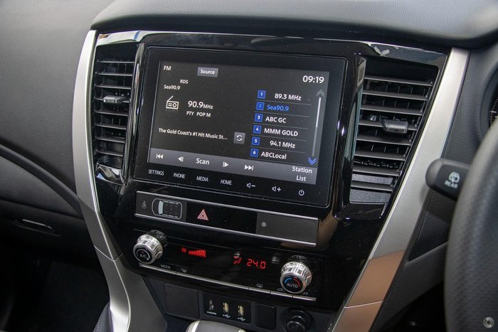 2025 Mitsubishi Pajero Sport GLX