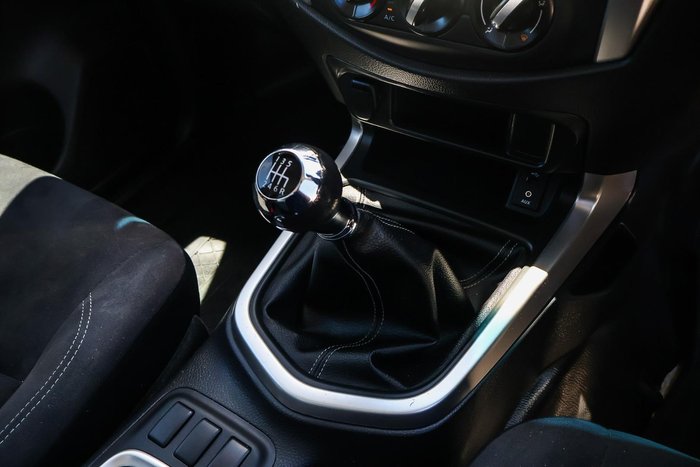 2019 Nissan Navara RX