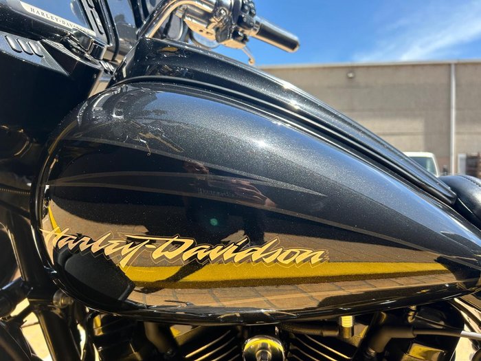 2017 Harley-Davidson CVO Street Glide 114 (FLHXSE) Touring Black