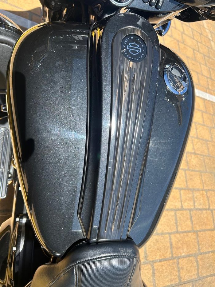 2017 Harley-Davidson CVO Street Glide 114 (FLHXSE) Touring Black