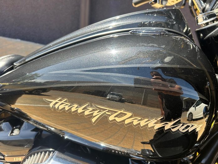 2017 Harley-Davidson CVO Street Glide 114 (FLHXSE) Touring Black