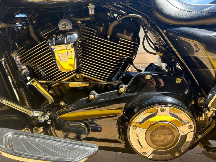 2017 Harley-Davidson CVO Street Glide 114 (FLHXSE) Touring Black