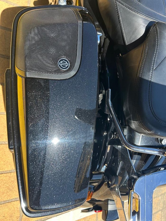 2017 Harley-Davidson CVO Street Glide 114 (FLHXSE) Touring Black