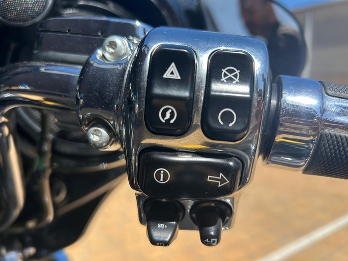 2017 Harley-Davidson CVO Street Glide 114 (FLHXSE) Touring Black