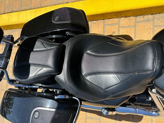 2017 Harley-Davidson CVO Street Glide 114 (FLHXSE) Touring Black