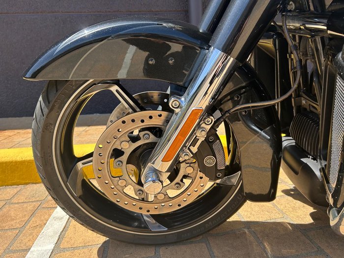 2017 Harley-Davidson CVO Street Glide 114 (FLHXSE) Touring Black