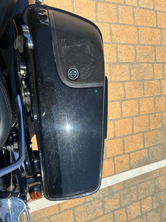 2017 Harley-Davidson CVO Street Glide 114 (FLHXSE) Touring Black