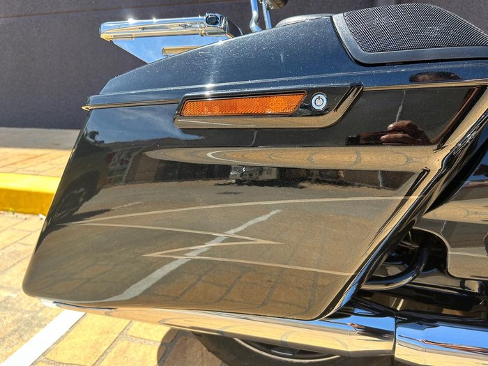 2017 Harley-Davidson CVO Street Glide 114 (FLHXSE) Touring Black