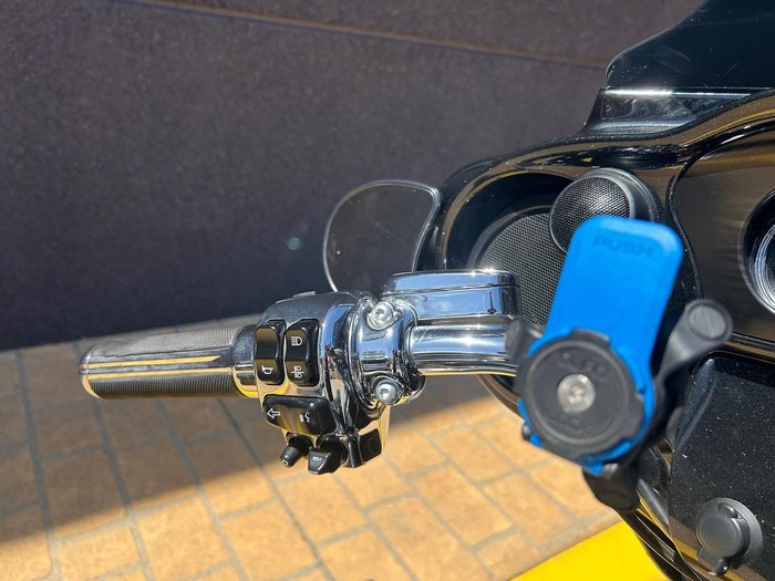 2017 Harley-Davidson CVO Street Glide 114 (FLHXSE) Touring Black