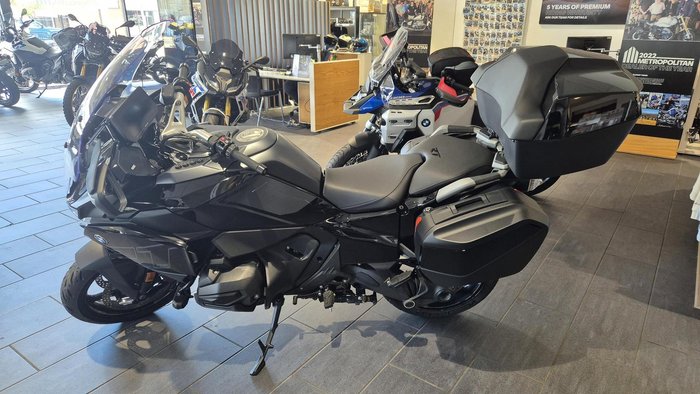 2025 BMW R 1300 RT Triple Black R 1300 Black