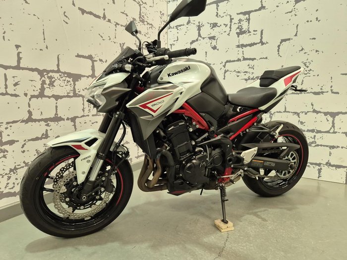 2022 Kawasaki Z900 (ZR900F) Z White