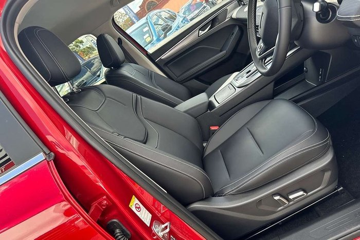 2025 GWM Haval Jolion Lux A01 Mars Red (1Y01)