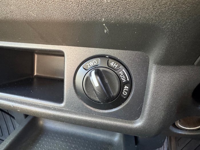 2014 Nissan Navara Silverline SE D40 Series 9 4X4 Dual Range Burning Red