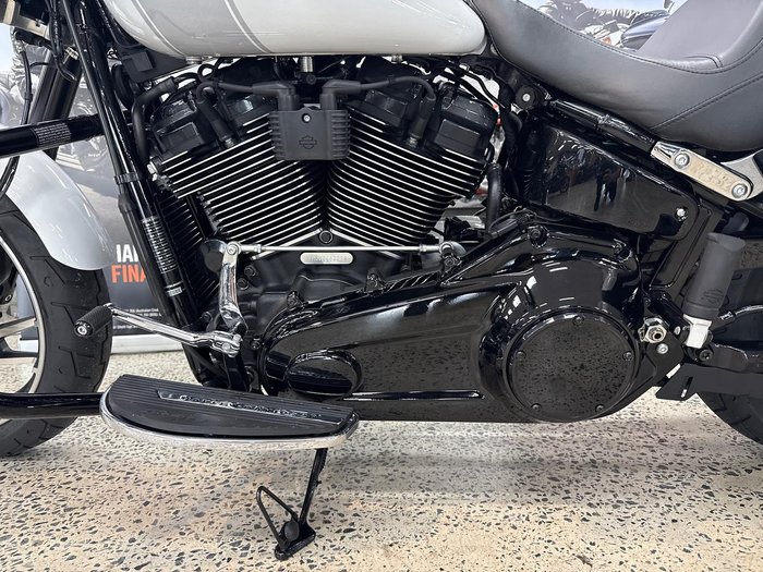 2021 Harley-Davidson Sport Glide 107 (FLSB) Softail White