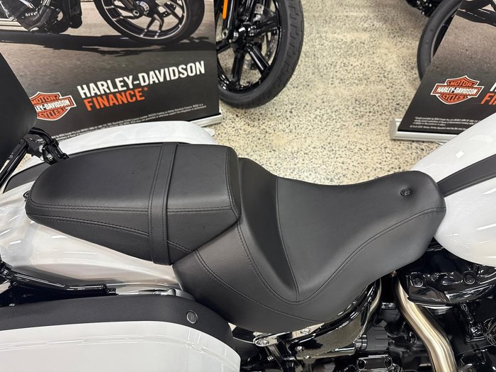 2021 Harley-Davidson Sport Glide 107 (FLSB) Softail White
