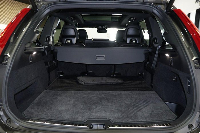 2023 Volvo XC90 Recharge Ultimate T8 Plug-In Hybrid