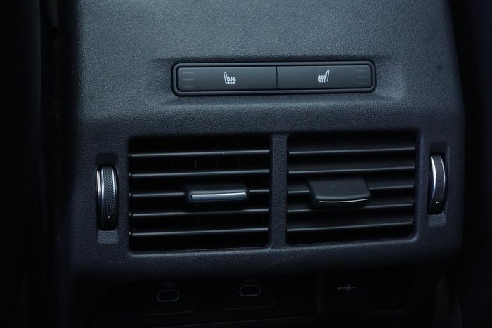 2025 Land Rover Discovery Sport P300e Dynamic SE