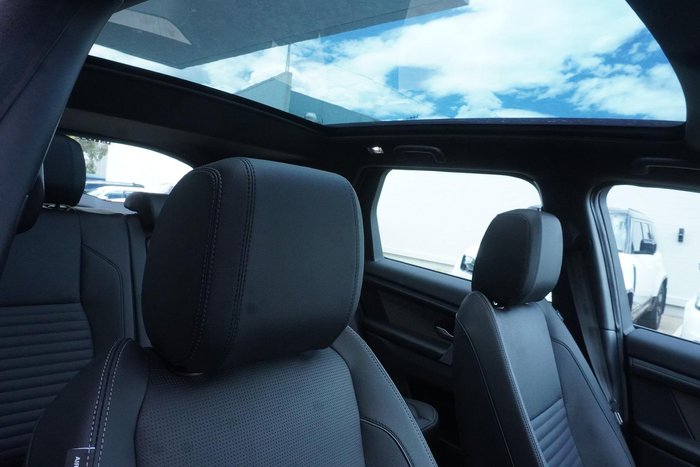 2025 Land Rover Discovery Sport P300e Dynamic SE