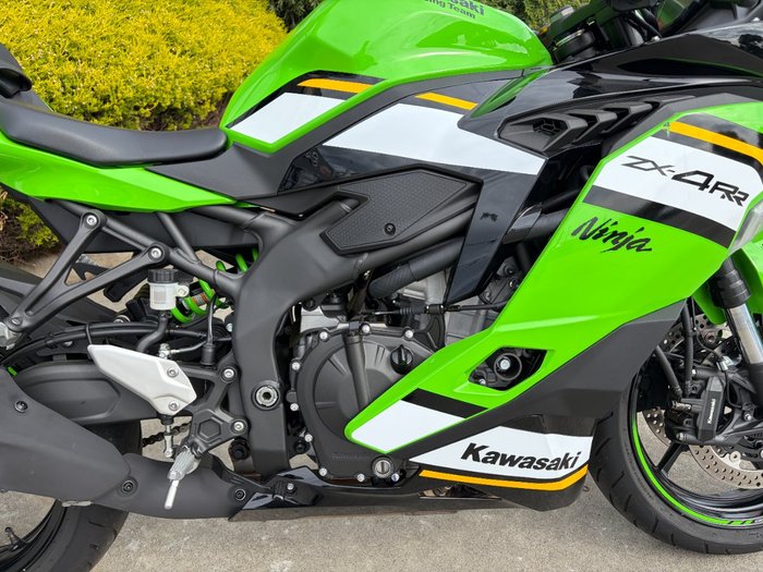 2024 Kawasaki NINJA 400 ZX-4RR KRT Green