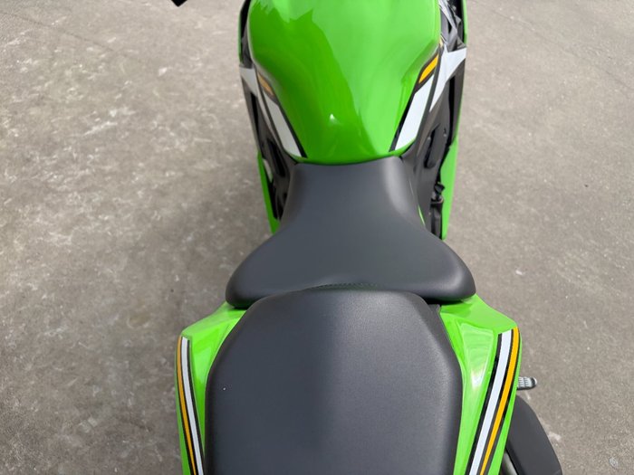 2024 Kawasaki NINJA 400 ZX-4RR KRT Green