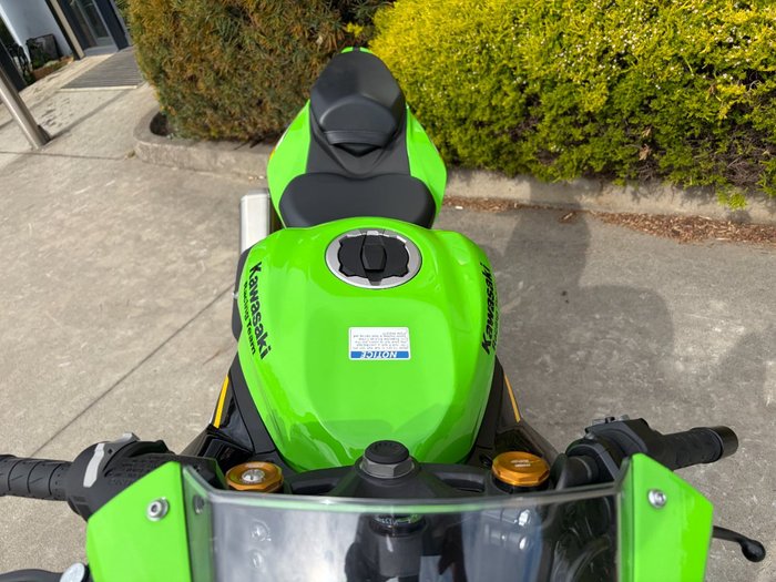 2024 Kawasaki NINJA 400 ZX-4RR KRT Green