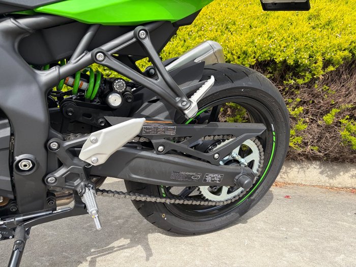 2024 Kawasaki NINJA 400 ZX-4RR KRT Green