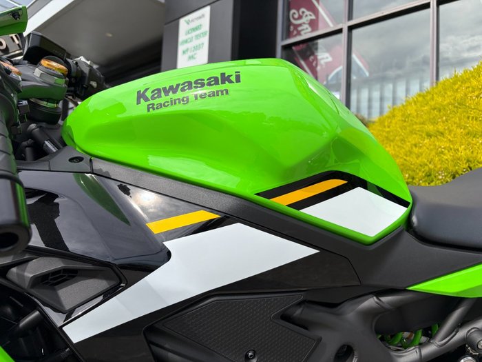 2024 Kawasaki NINJA 400 ZX-4RR KRT Green