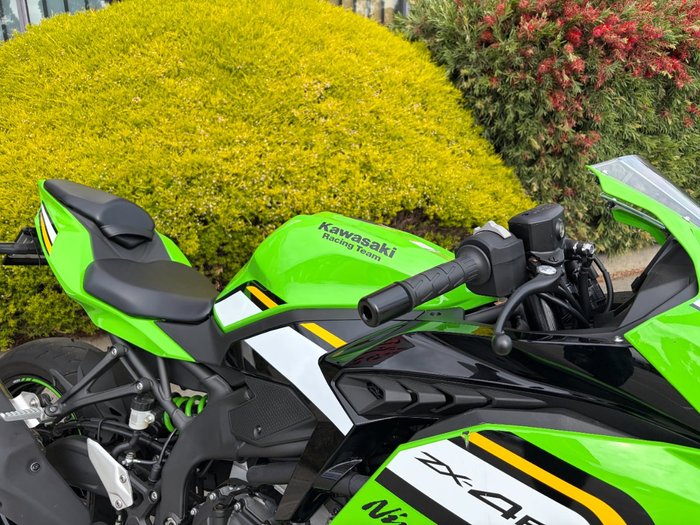 2024 Kawasaki NINJA 400 ZX-4RR KRT Green