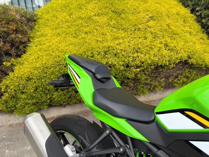 2024 Kawasaki NINJA 400 ZX-4RR KRT Green